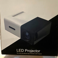 Portable Desktop LED Projector TFT LCD 1920x1080 800:1 4:3/16:9 U11