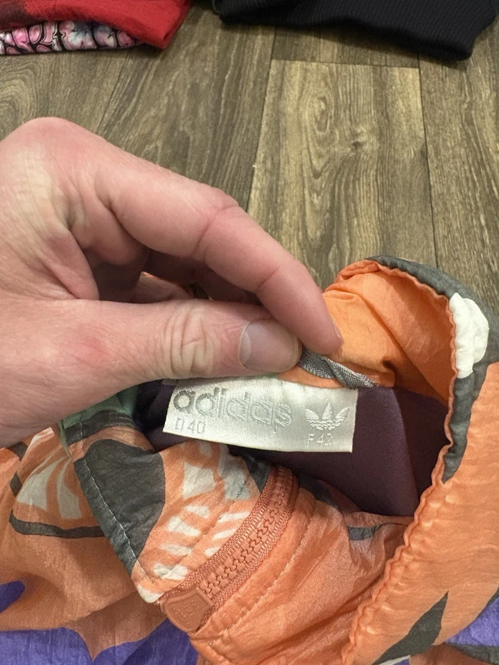 Chaqueta cortavientos vintage años 80 Adidas patrón floral multicolor rara deportiva EE. UU. M Foto 4 de 4