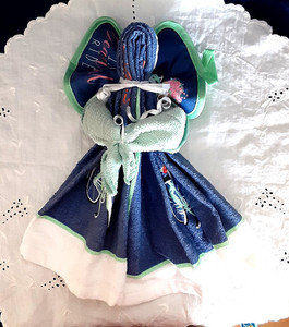 How to Make a Kitchen Angel Out of Dish Towels: Easy DIY Craft