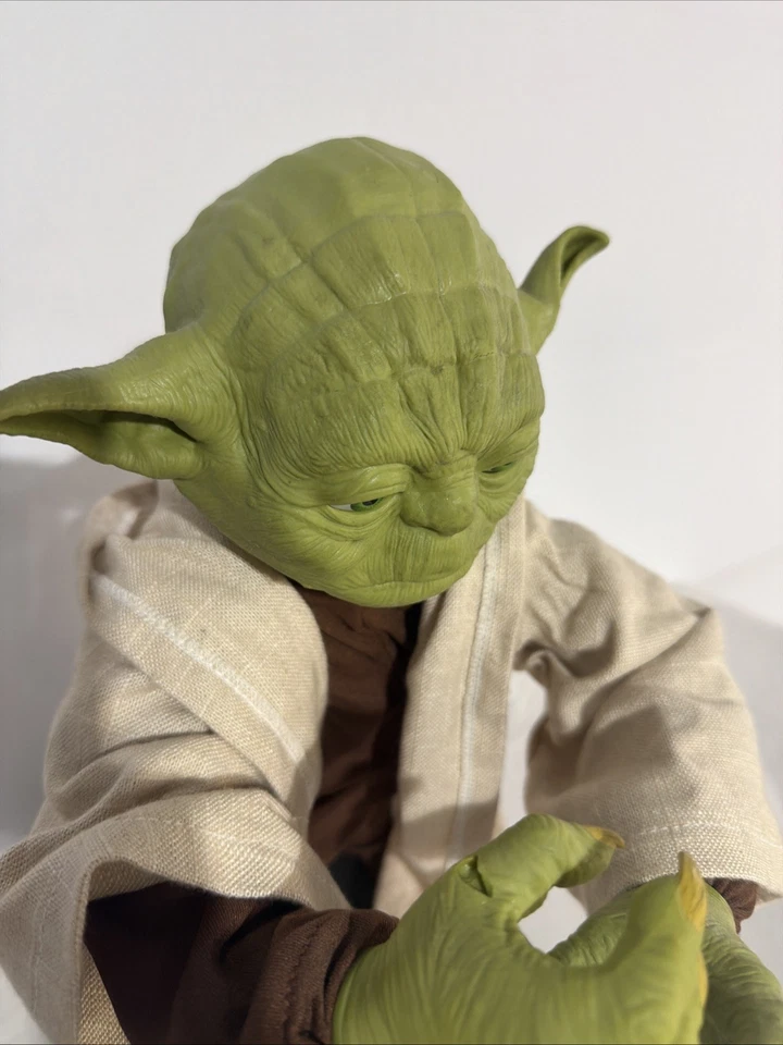 "Figura interactiva parlante Star Wars Legendary Jedi Master Yoda 16"" Spin LEER Foto 2 de 4