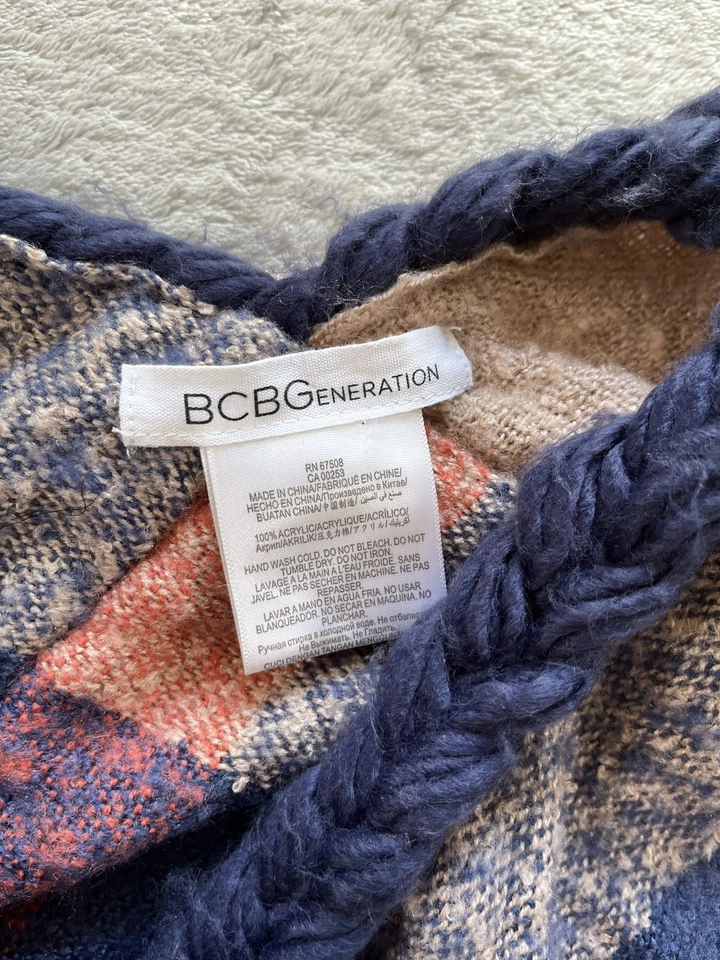 Poncho envolvente BCBGeneration con flecos a cuadros talla única azul marino tostado boho chal de otoño  Foto 4 de 4