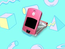 Vintage Y2K Pink Motorola Razor Mobile Flip CellPhone.