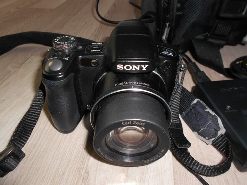 Sony Cyber-shot DSC-H50 Digital Bridge Camera 9.1MP Carl Zeiss Lens - Picture 2 of 9