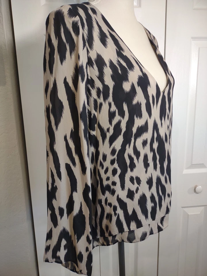 Parker Animal Print Layered Silt Top Blouse Flutter Long Sleeve M - Image 4 of 4