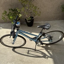 Cannondale Quick 6 Hybrid Bike Shimano Gearing And Breaks