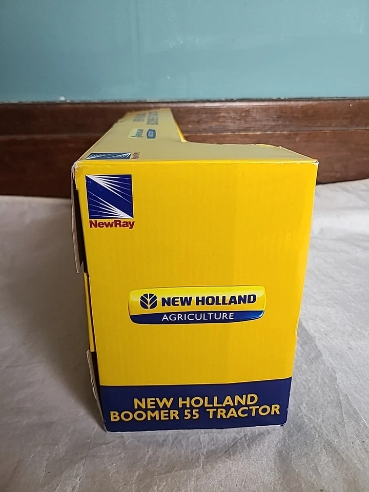 1/20 Scale New Holland Boomer 55 Tractor & Attachments (8pcs) New-Ray SS-05056 - Image 4 of 4