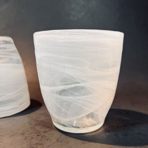Juego de 6 vasos pesados remolino blanco vidrio soplado a mano vasos de jugo de bar - Imagen 3 de 11
