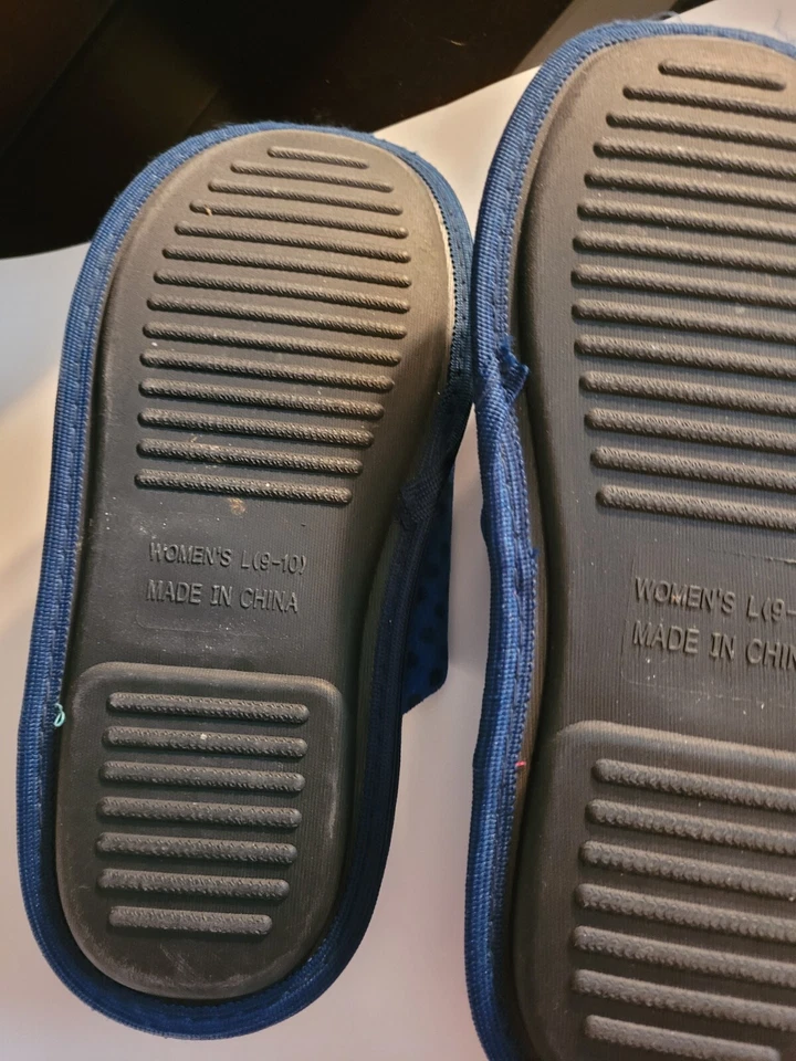 NHL St Louis Blues FOCO Slide On Slippers Ladies Size L (9-10) - Image 4 of 4