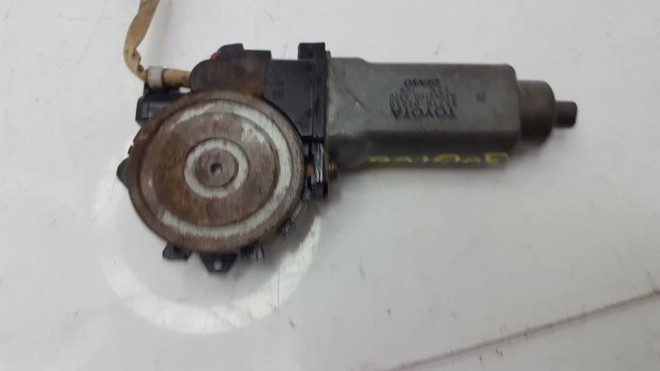 Motor ventana pasajero derecho trasero 1998 99 00 01 02 Toyota Corolla Foto 3 de 4