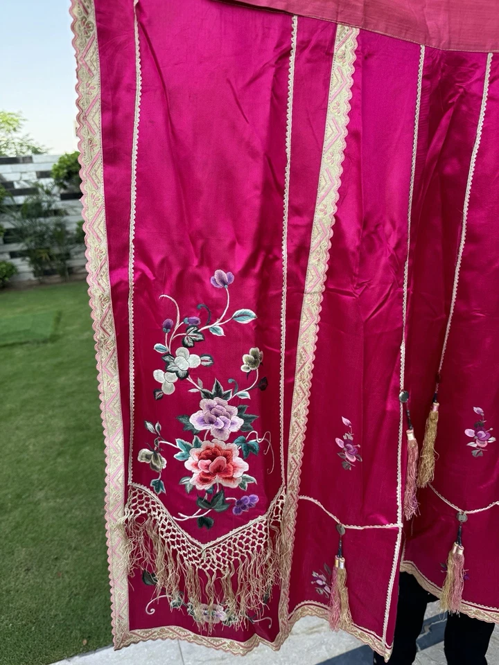 Antique Chinese Silk Hand Embroidery Qing Dynasty Wedding Skirt - Изображение 3 из 4