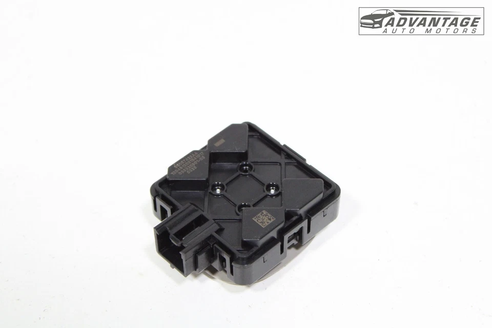 2020-2024 CHRYSLER VOYAGER REAR TAILGATE LIFTGATE INTERIOR LIGHT LAMP OEM - Image 4 of 4