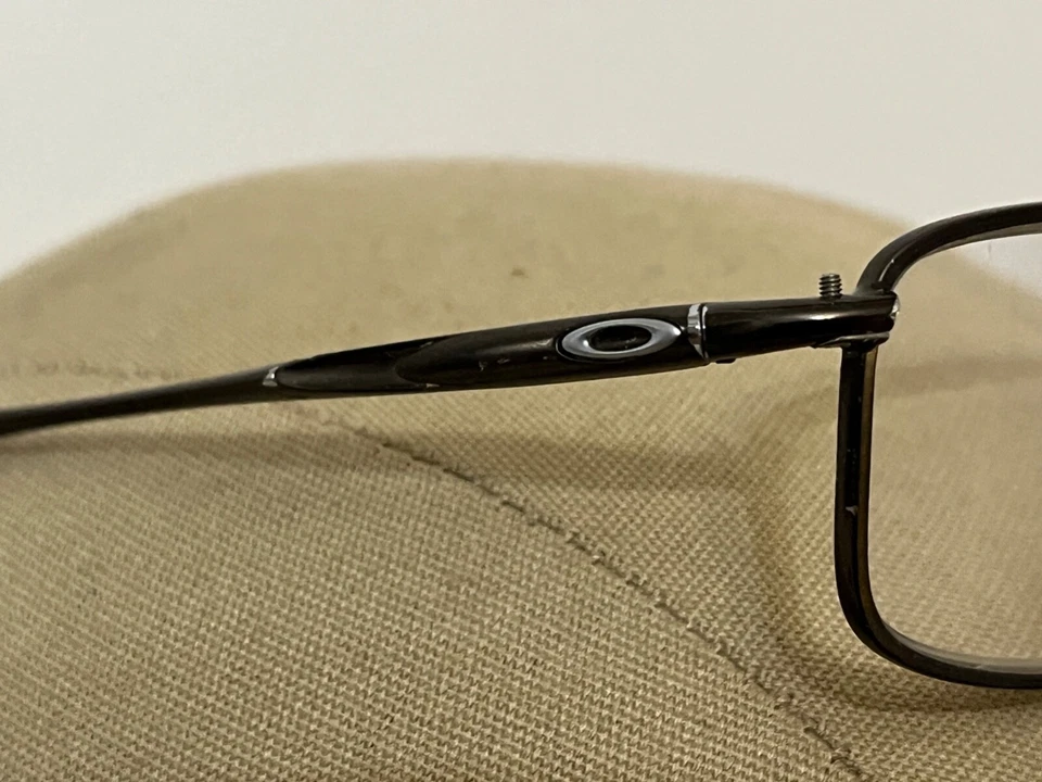 Óculos Oakley Casing OX3110-0354 armação cromada 54-18-143 - Imagem 2 de 4