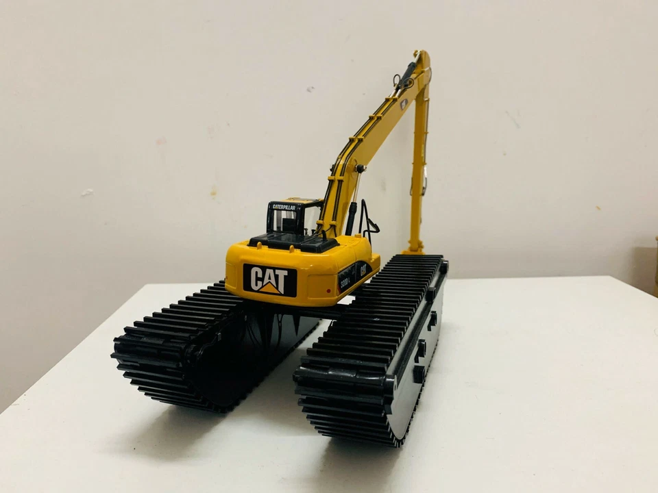 Caterpillar Cat 320D Long Reach Amphibious Excavator 1:50 Engineering Vehicles - Image 4 of 4