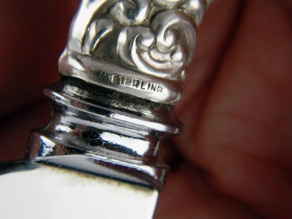 Antiguo juego de cuchillos y tenedores de plata esterlina ornamentados para tallar carne de acero inoxidable Sheffield Foto 3 de 4