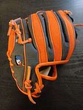 San Francisco Giants Wilson 10'' T-Ball Glove Right