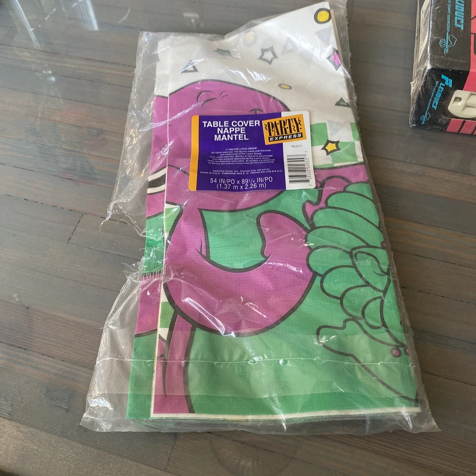Antiga Capa de Toalha de Mesa de Aniversário Hallmark Barney the Dinosaur-1996 NOVA-54” X 89” - Imagem 2 de 4