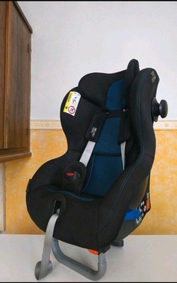 Britax Römer Max-Way Plus Kindersitz schwarz/blau mit verstellbarer Kopfstütze