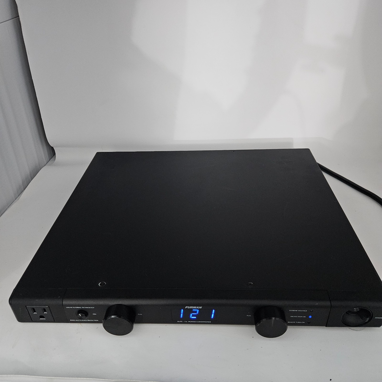 Furman Elite-15i Power Conditioner • Tested Working • Voltage Meter