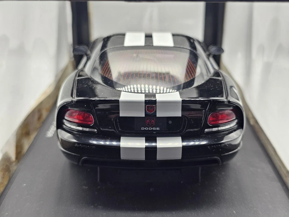 Dodge Viper SRT-10 Coupè Nero 1:18 AutoArt In Box - Immagine 3 di 4