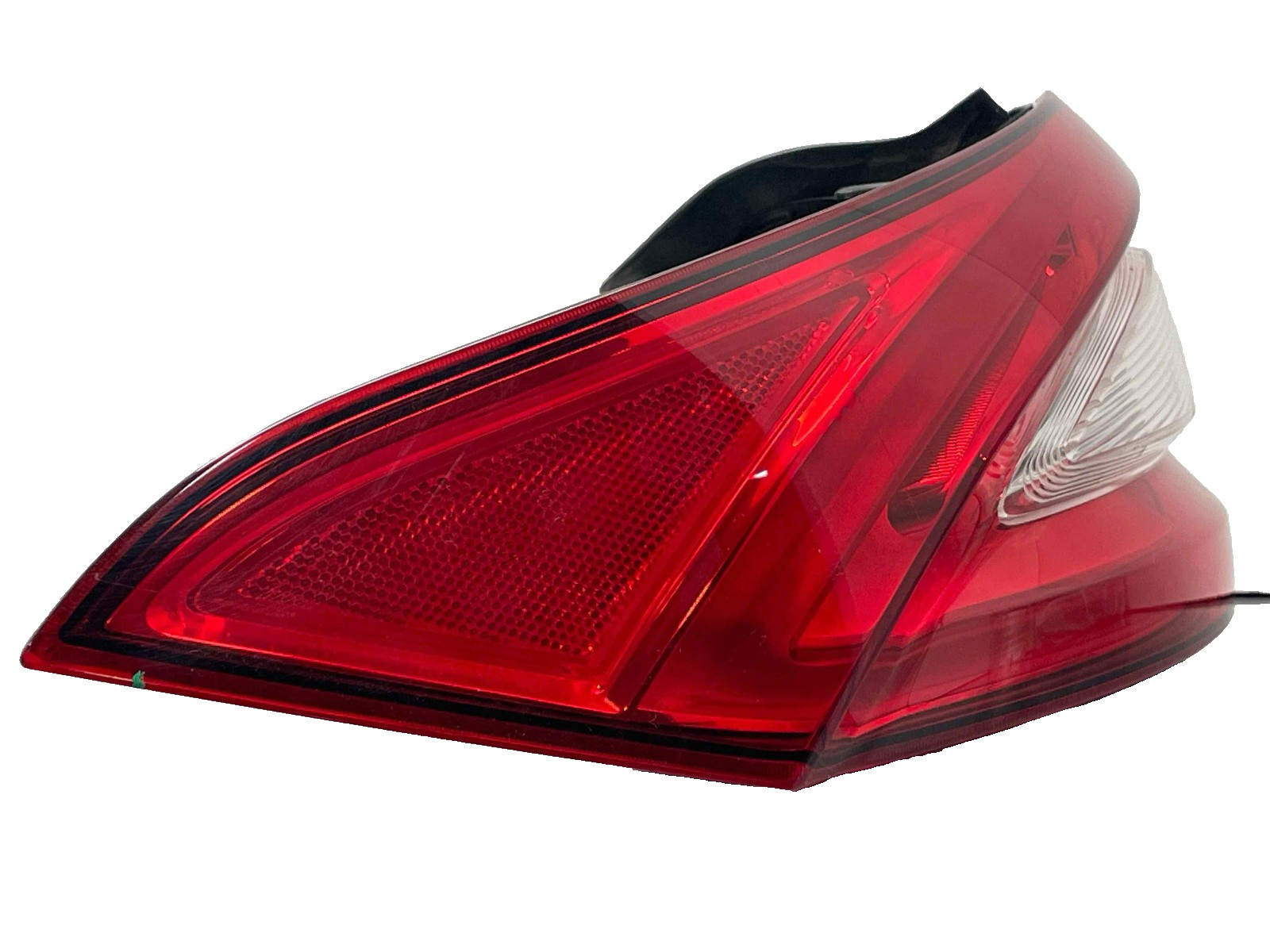 2017 Maserati Levante Drivers Left Tail Light Brake Lamp Assembly Quarter LH 17