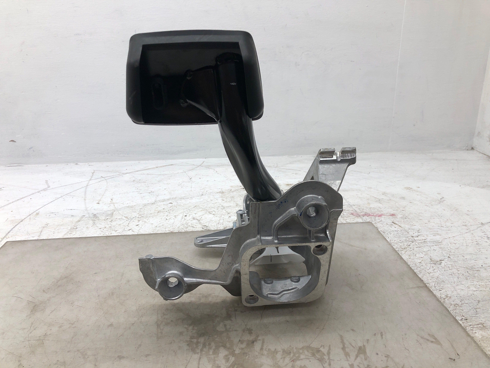 2016-2020 BENTLEY BENTATGA OEM BRAKE PEDAL W/COVER PAD 36B723140 4M1723140