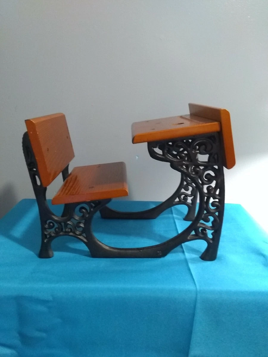 Miniature Cast base school desk (YVO) 305 Miniature Cast base school desk (YVO) 305