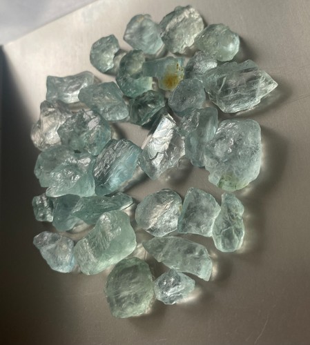 Light Blue Aquamarine Rough @ 220 cts From Madagascar - Picture 2 of 4