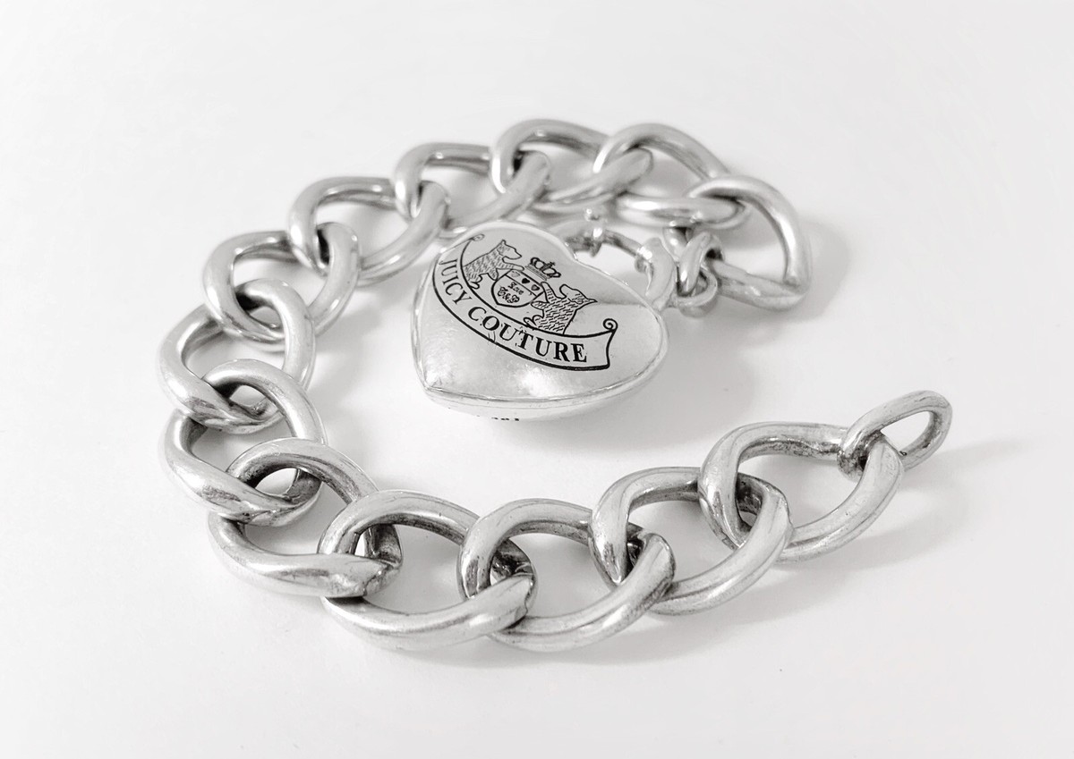 Juicy Couture シルバーハートチャーム ネックレス Amazon.com: Juicy Couture SIlvertone Heart Charm Pendant
