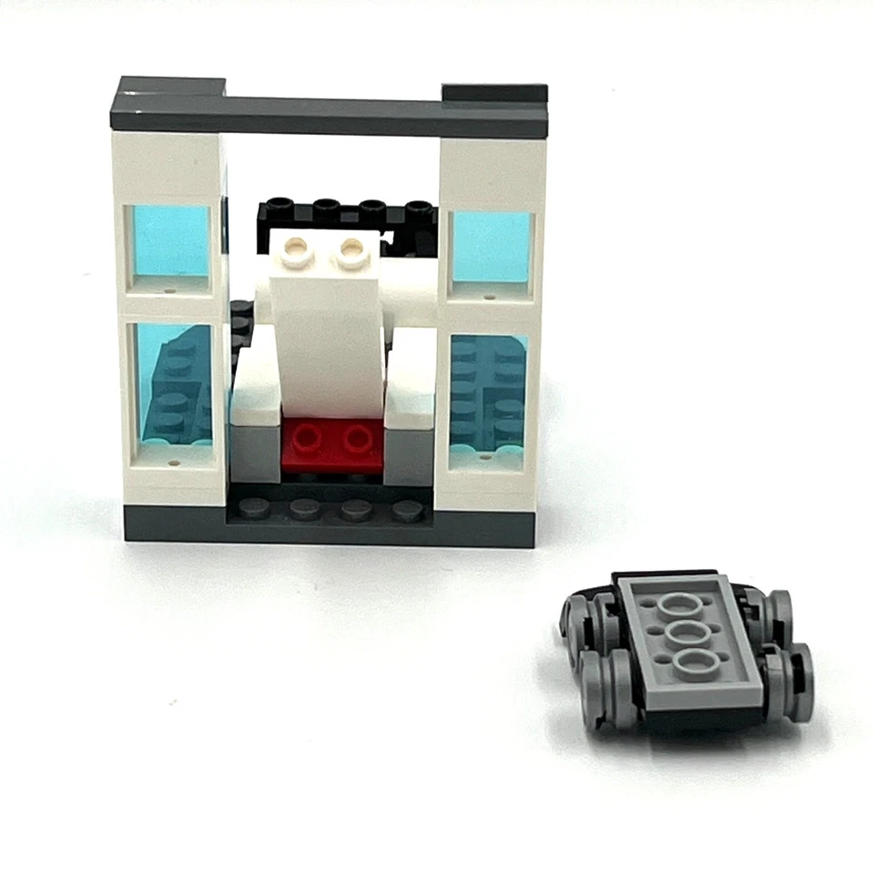 Lego Black Panther Shuri's Lab #76212 w/Minifigures Complete Built - Image 3 of 4