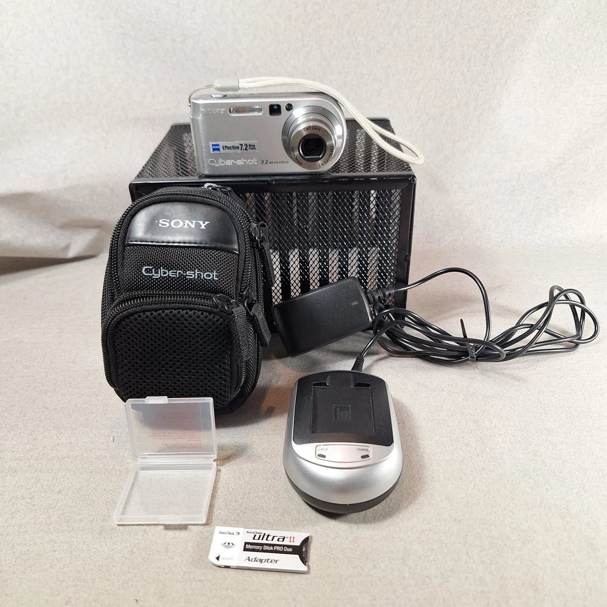Sony ACC-CFR – Set Accessori Per Fotocamera Cyber-shot P200/P150/P100