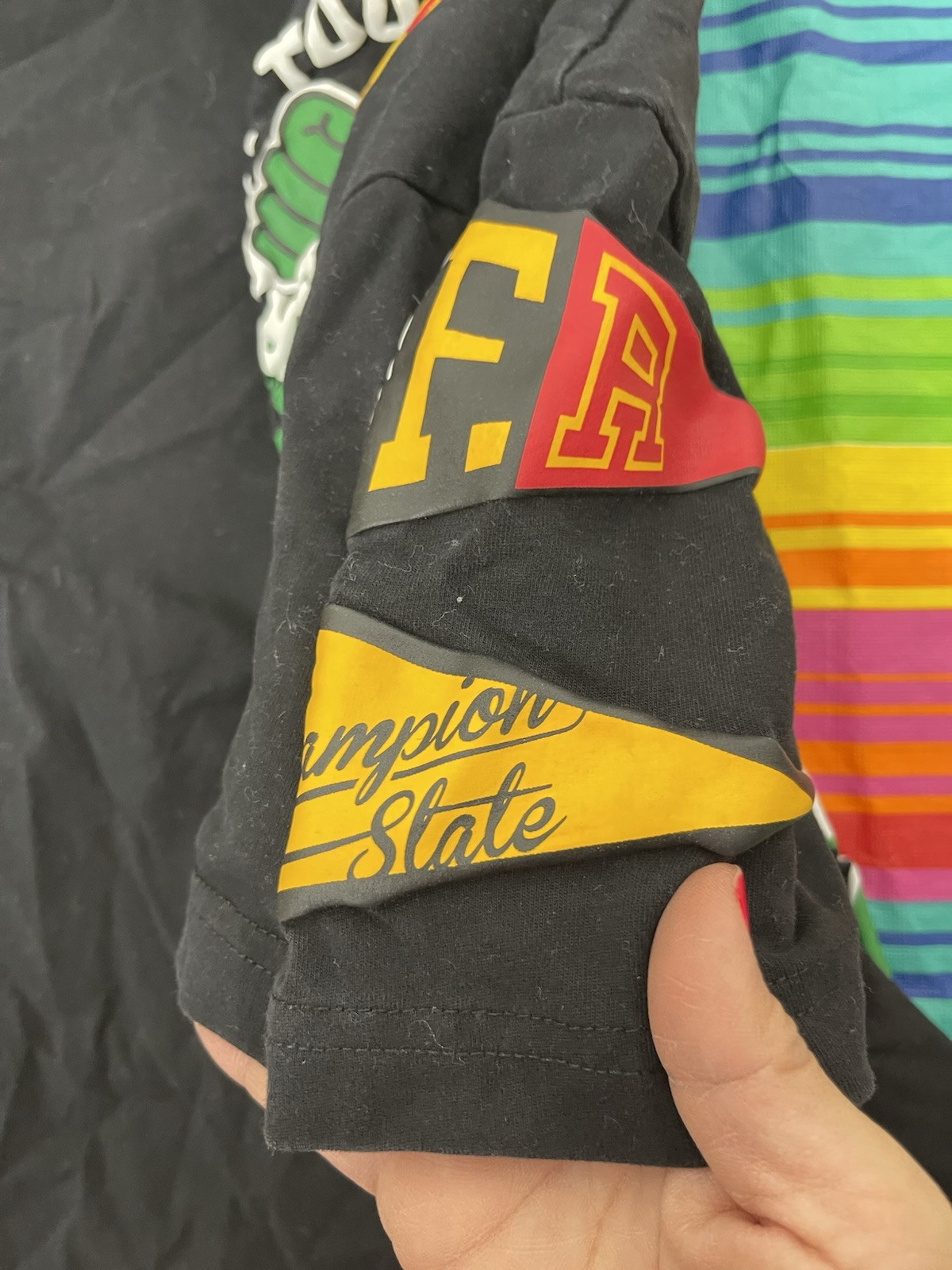 T shirt prima fila taglia S nera maglietta manica corta grafica multicolore H47