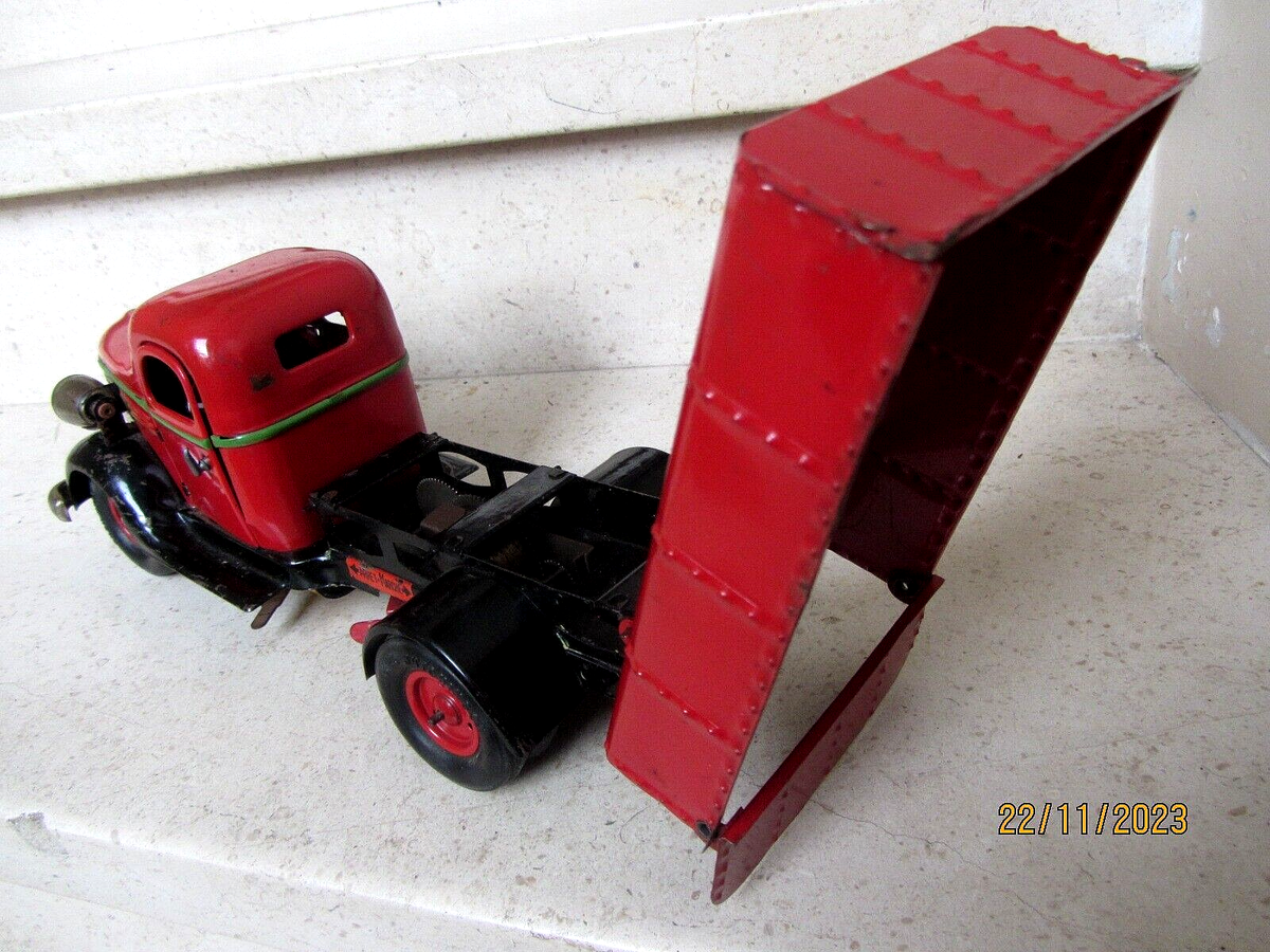 Y354 VEBE BONNET FRERE ANCIEN CAMION BENNE AVEC MECANISME A CLE ref 1303