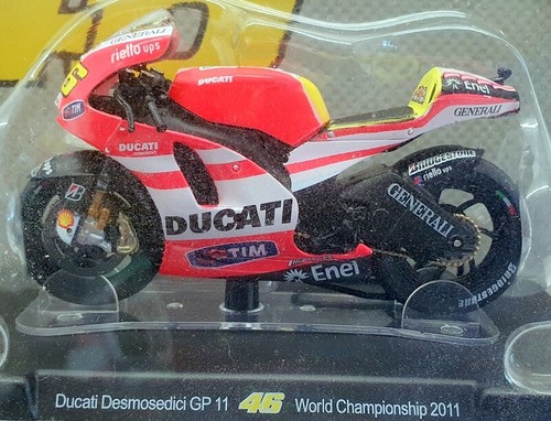 Altaya 1/18 FFR29B - Ducati Desmosedici GP11 #46 Valentino Rossi W.Champion 2011 - Picture 2 of 5
