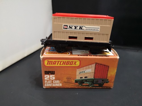 P753-MATCHBOX SUPERFAST MB25 FLAT CAR WITH BROWN N.Y.K. CONTAINER AND BOX