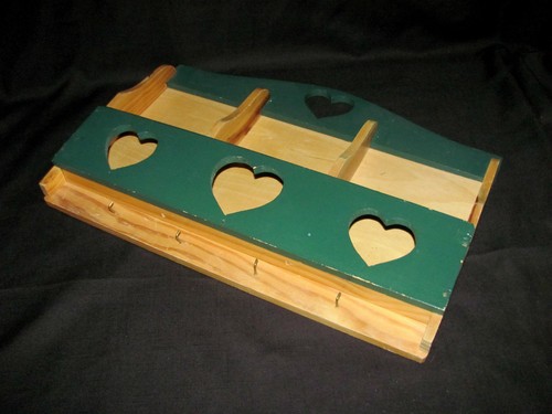 Organizer lettere e portachiavi in legno - verde naturale/cacciatore con ritagli cuore - Foto 2 di 12