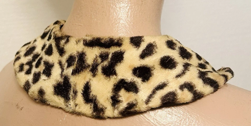 Vintage 1950’s Faux Fur Leopard Spotted Cat Animal Print Removable Collar - Image 3 of 3