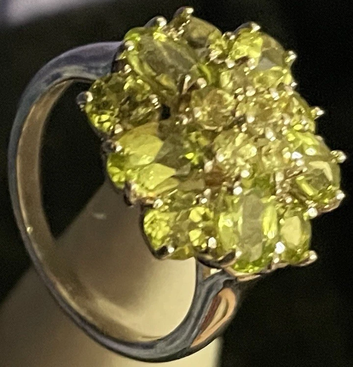 Peridot Cluster Flower Ring Size 8 Stamped 925 Sterling Silver - Image 3 of 4