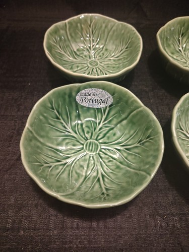 4 Bordallo Pinheiro cabbage leaf dessert bowls RARE - Picture 2 of 8