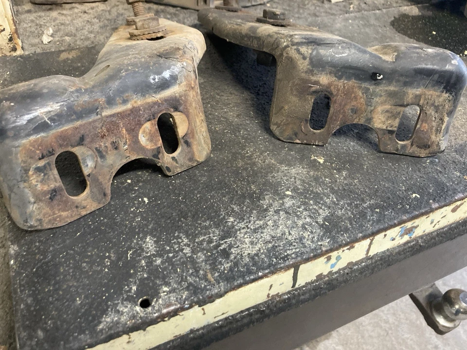 65 Buick Skylark Gran Sport 1965 parachoques delantero soportes de montaje Foto 3 de 4