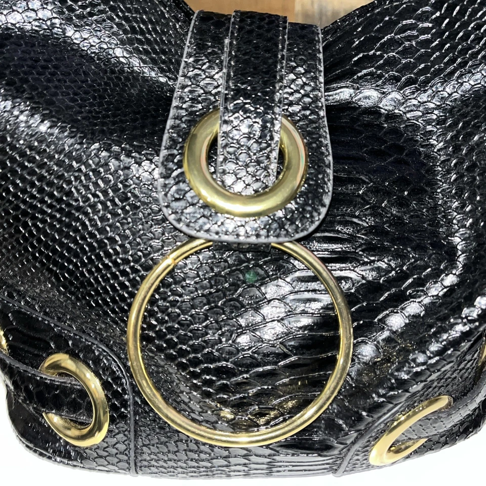 Bolso de mano Big Buddha negro años 2000 anillo tórico piel de serpiente charol cubo hombro. Foto 2 de 4