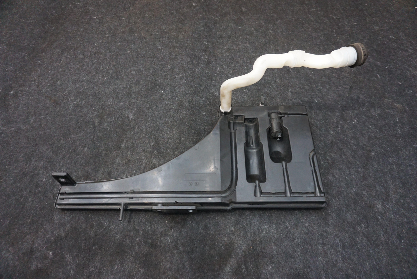 Windshield Washer Reservoir Tank OEM 670105311 Maserati Ghibli M157 2014-17+