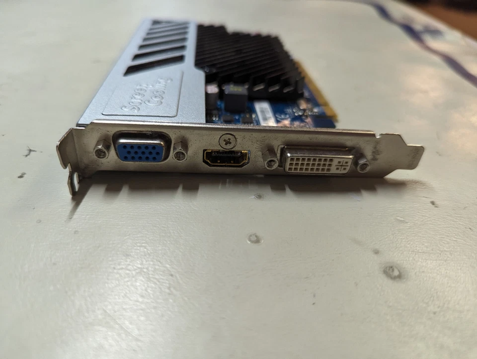 GIGABYTE ATI Radeon HD 4550 DDR3 64-bit Graphics Video Card GV-R455D3-512I - Image 3 of 3