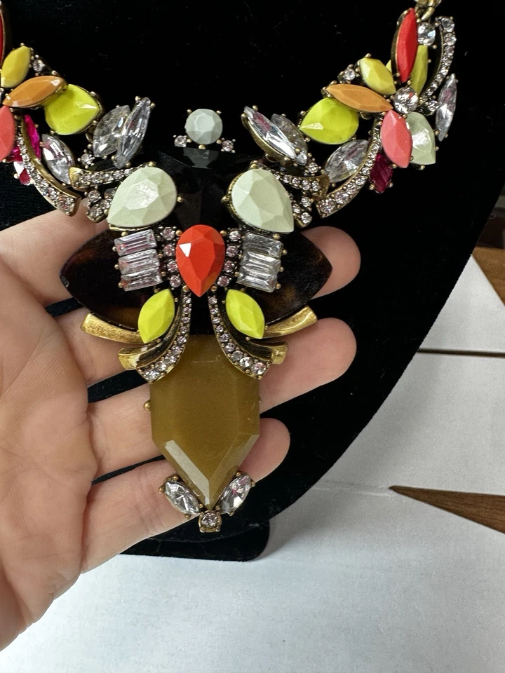 J. Crew 项链声明吊坠霓虹模拟玳瑁 — 第 2/4 张图片