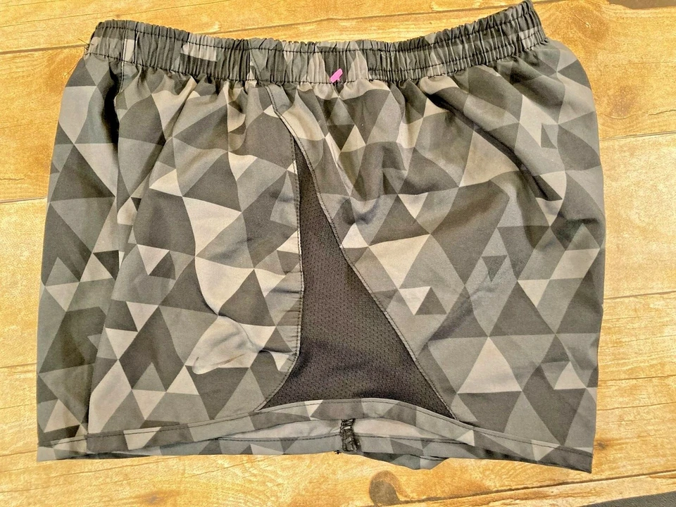 NIKE PANTALONES CORTOS RUNNING 3" INCORPORADOS PANTY GRIS NEGRO MALLA ACENTO MUJER XS ⭐️COMO NUEVO⭐️ Foto 3 de 4