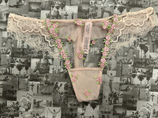 NWT Victoria  s Secret Dream Angels Rosebud Embroidery Thong Panty Medium M