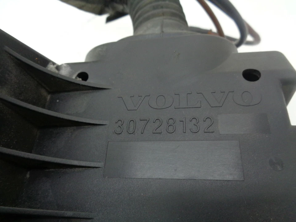 Módulo de caja de fusibles Volvo XC70 2005-2014 30728132 OEM AK201127 Foto 2 de 4