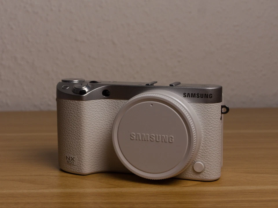 Samsung NX500 28.2 MP Weiß Systemkamera mit 16-50 OIS (weniger 700 Auslösungen) - Bild 3 von 4
