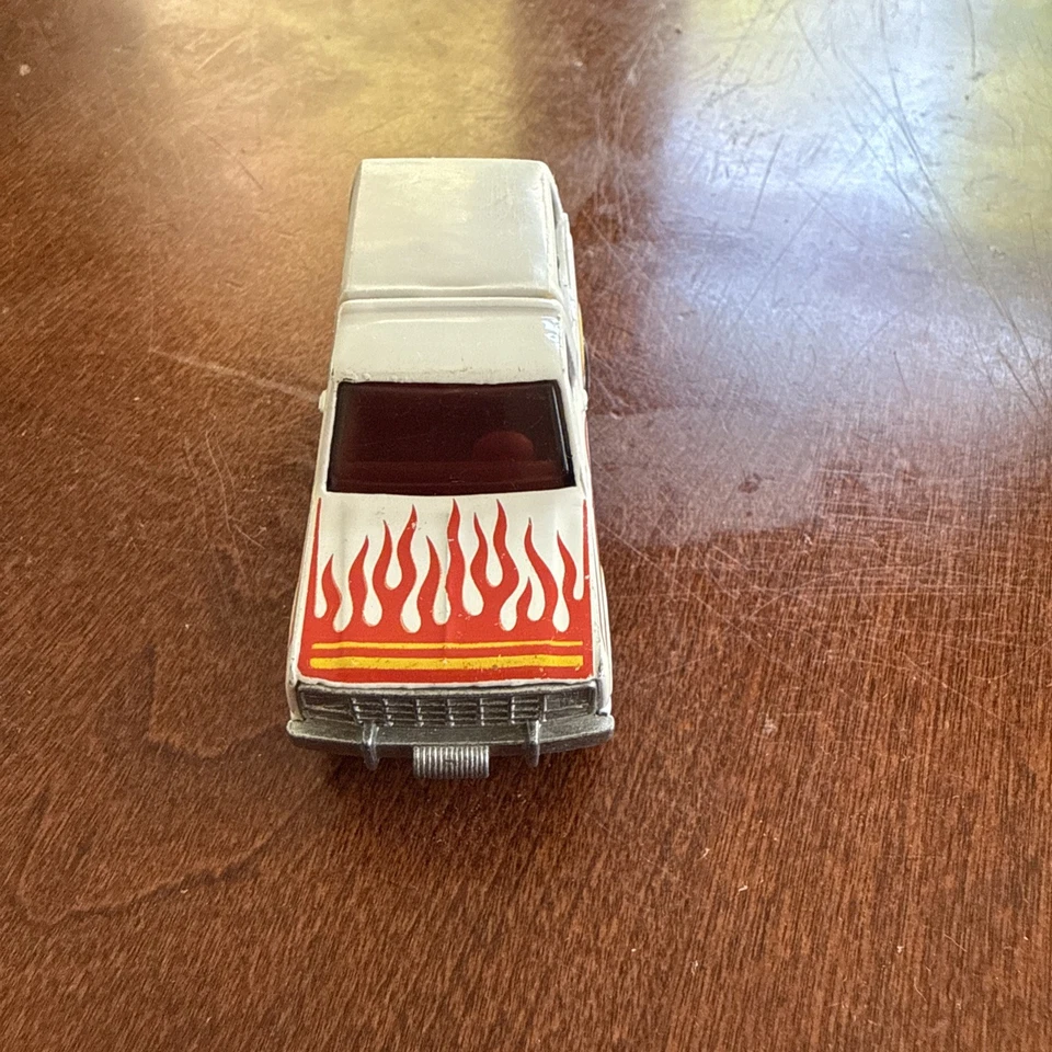 Hot Wheels Белый Ford Bronco Грузовик Flames Построенный Ford Tough 1980 Красный Велосипед сзади - Изображение 3 из 4