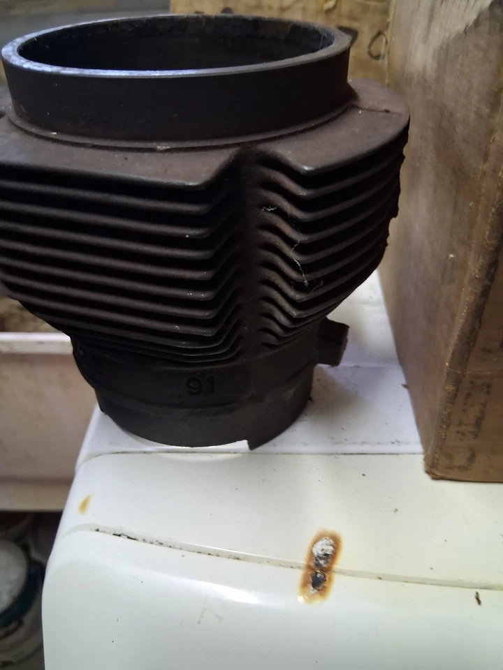 Лот из 7 цилиндров двигателя Chevrolet Corvair 1960-е - Изображение 3 из 4