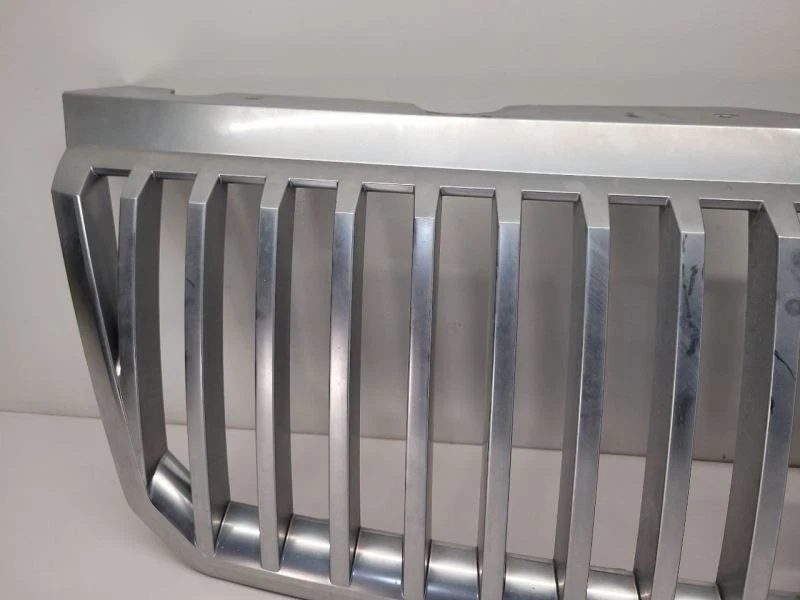 2002 03 04 2005 MERCURY MOUNTAINEER Grille Upper Header Mounted 1L2Z8200DAA Foto 2 de 4